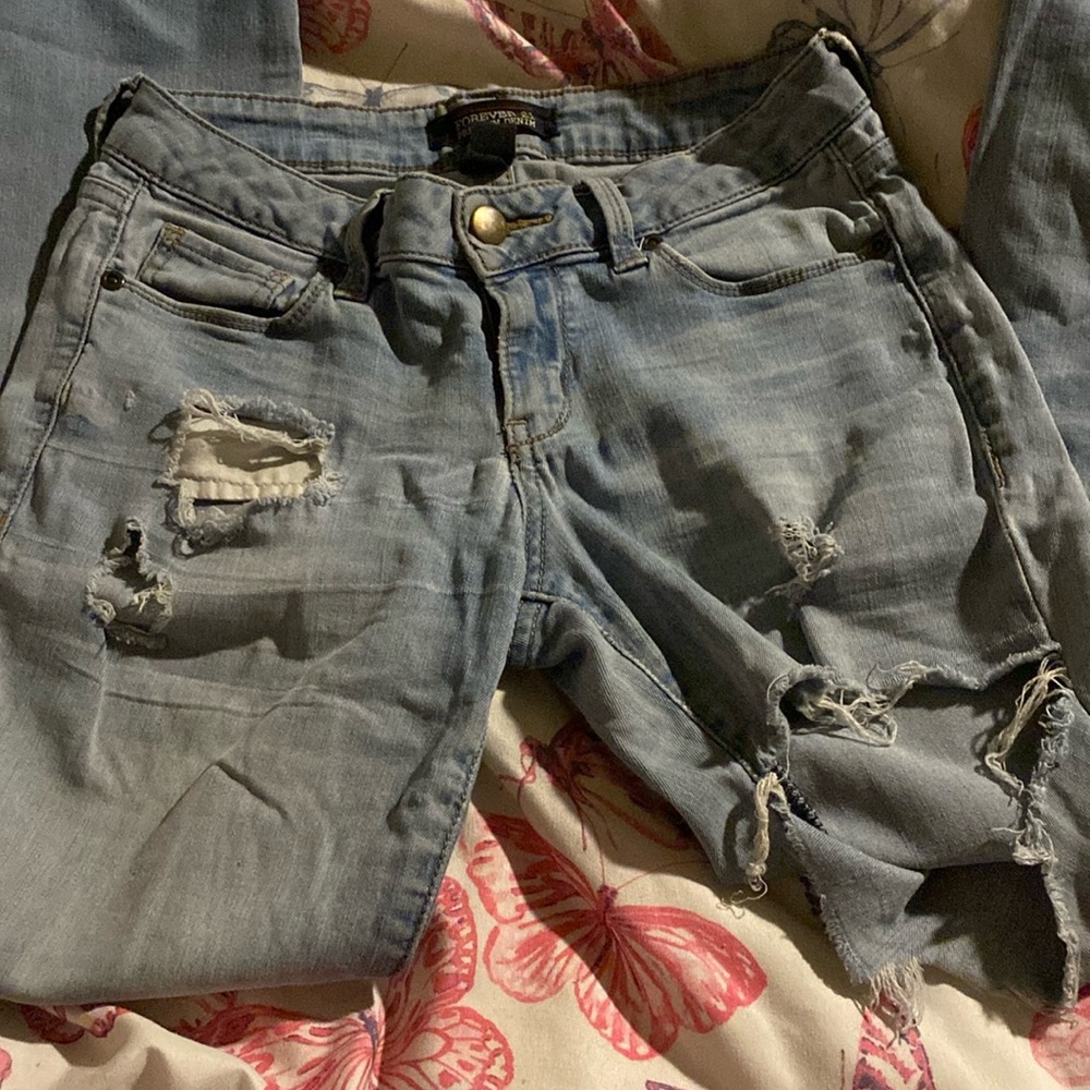 Forever 21 low-rise ripped jeans